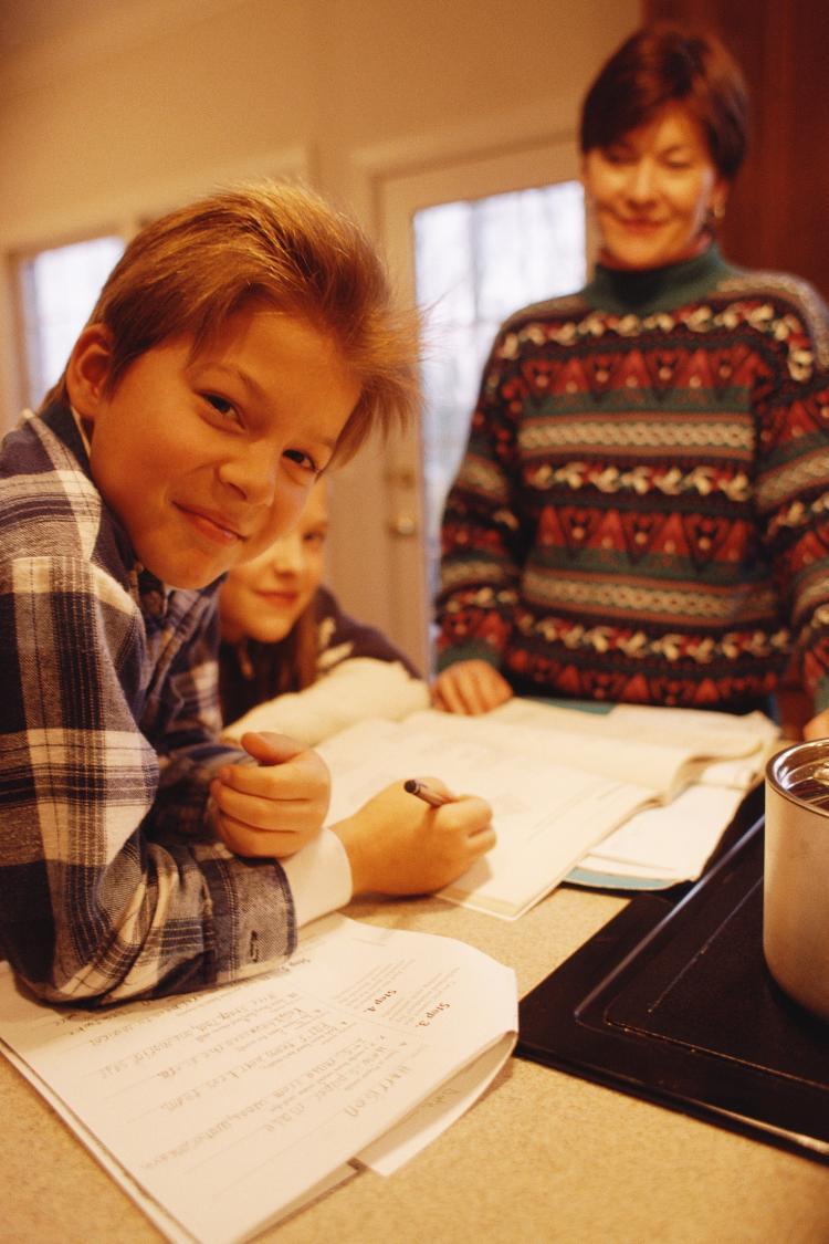 <a><img src="https://www.theepochtimes.com/assets/uploads/2015/09/20101010amilytimeturnedintoclassroom.jpg" alt="For children to be successful learning a new language, parents need to make the learning process engaging for the child outside of the classroom. (Photos.com)" title="For children to be successful learning a new language, parents need to make the learning process engaging for the child outside of the classroom. (Photos.com)" width="320" class="size-medium wp-image-1813156"/></a>