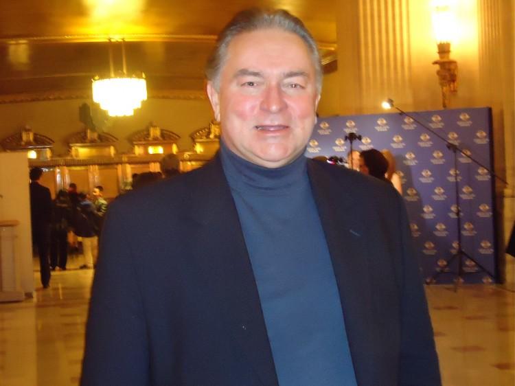 <a><img class="size-large wp-image-1788688" title="20120420_Chicago_Ying+Wan_KazimierzCaseyChlebek_PastCommodore" src="https://www.theepochtimes.com/assets/uploads/2015/09/20120420_Chicago_Ying+Wan_KazimierzCaseyChlebek_PastCommodore.jpg" alt="Mr. Kazimierz (Casey) Chlebek left with a good impression after Shen Yun" width="319" height="239"/></a>