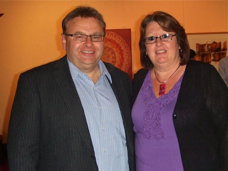 <a><img class="size-large wp-image-1788518" title="20120423-Wgton-Diane+Cordemans-Mayor+Wallace-EN-EET-jpg" src="https://www.theepochtimes.com/assets/uploads/2015/09/20120423-Wgton-Diane+Cordemans-Mayor+Wallace-EN-EET-jpg.jpg" alt="Mayor Wallace was accompanied by his wife, the Mayoress Linda Wallace, to Shen Yun" width="590" height="442"/></a>