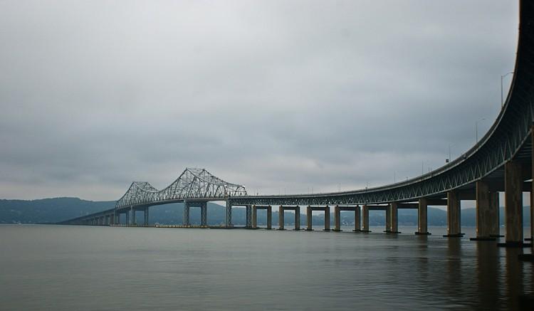 <a><img class="size-large wp-image-1783855" title="A view of the Tappan Zee Bridge on July 28, 2012. (Catherine Yang/The Epoch Times)" src="https://www.theepochtimes.com/assets/uploads/2015/09/20120728_tappanzee_DSC07229.jpg" alt="A view of the Tappan Zee Bridge on July 28, 2012. (Catherine Yang/The Epoch Times)" width="590" height="343"/></a>