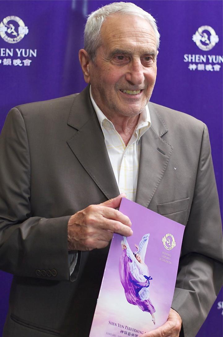 <a><img class="wp-image-1773478" title="20121214-BA-AndresAuzunbud-LuisPedroTony-NTD-en-entertainment+journalist+-+Photo+by+Elina+Villafane" src="https://www.theepochtimes.com/assets/uploads/2015/09/20121214-BA-AndresAuzunbud-LuisPedroTony-NTD-en-entertainment+journalist+-+Photo+by+Elina+Villafane1.jpg" alt="" width="313" height="472"/></a>