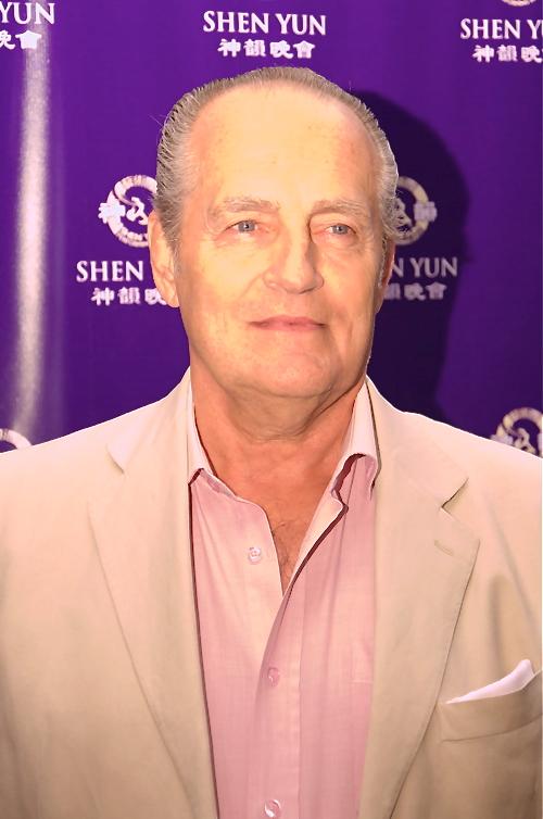 <a><img class=" wp-image-1773500 " title="20121312-BuenosAires-AndresAuzunbud-AdolfoCasabalElia-NTD-EN-ProminentLawyer" src="https://www.theepochtimes.com/assets/uploads/2015/09/20121312-BuenosAires-AndresAuzunbud-AdolfoCasabalElia-NTD-EN-ProminentLawyer.jpeg" alt="Mr. Casabal Elia attended Shen Yun Performing Arts" width="313" height="472"/></a>