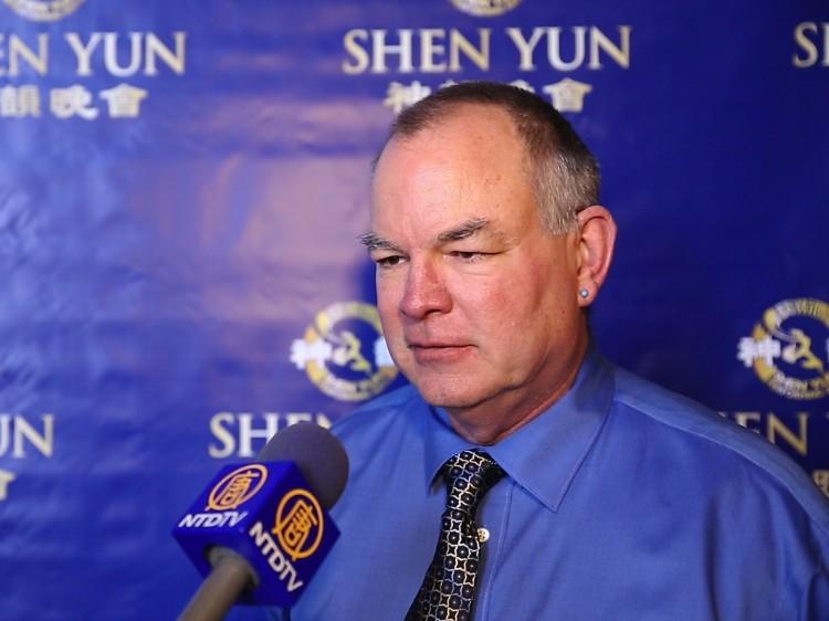 <a><img class="size-medium wp-image-1768836" title="20130316_LasVegas_MandyHuang_MichaelSmith_RetiredBackStageTheaterProducer_NTD_ENG" src="https://www.theepochtimes.com/assets/uploads/2015/09/20130316_LasVegas_MandyHuang_MichaelSmith_RetiredBackStageTheaterProducer_NTD_ENG.jpg" alt="Michael Smith attends Shen Yun" width="350" height="262"/></a>