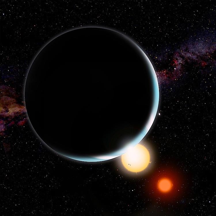 <a><img class="size-medium wp-image-1797722" title="Kepler-16b, shown in this artist's conception, enjoys double sunsets as it circles a pair of stars. The orange (type K) and red (type M) stars orbit each other every 41 days, while Kepler-16b orbits them both every 229 days at 65 million miles. (David A. Aguilar/CfA)" src="https://www.theepochtimes.com/assets/uploads/2015/09/2sunshires.jpg" alt="Kepler-16b, shown in this artist's conception, enjoys double sunsets as it circles a pair of stars. The orange (type K) and red (type M) stars orbit each other every 41 days, while Kepler-16b orbits them both every 229 days at 65 million miles. (David A. Aguilar/CfA)" width="590"/></a>