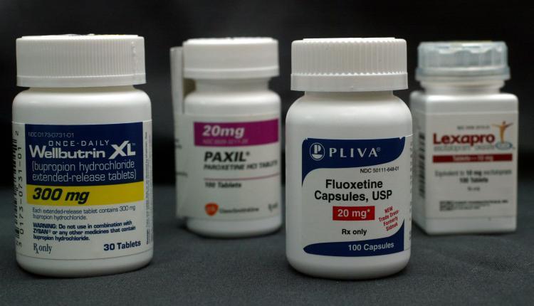 <a><img src="https://www.theepochtimes.com/assets/uploads/2015/09/3123254.jpg" alt="Antidepressant pills (L-R) Wellbutrin, Paxil, Fluoxetine and Lexapro. (Joe Raedle/Getty Images)" title="Antidepressant pills (L-R) Wellbutrin, Paxil, Fluoxetine and Lexapro. (Joe Raedle/Getty Images)" width="320" class="size-medium wp-image-1805184"/></a>