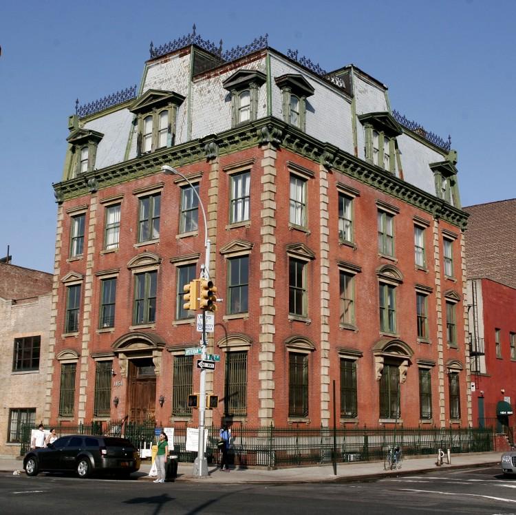 <a><img src="https://www.theepochtimes.com/assets/uploads/2015/09/32ndprecinct.jpg" alt="STATION HOUSE: The former 32nd precinct New York City police station at 152nd Street and Amsterdam Avenue. (Tim McDevitt/The Epoch TImes)" title="STATION HOUSE: The former 32nd precinct New York City police station at 152nd Street and Amsterdam Avenue. (Tim McDevitt/The Epoch TImes)" width="320" class="size-medium wp-image-1803323"/></a>