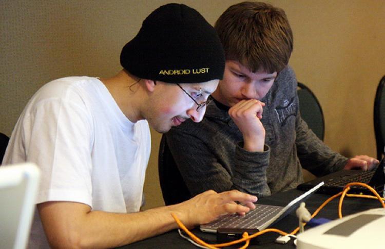 <a><img src="https://www.theepochtimes.com/assets/uploads/2015/09/3366177737_37b9e2375a.jpg" alt="CODE CRACKING:  Pwn2own contestants at the CanSecWest Computer and Information Security Conference in Vancouver, British Columbia.  (Garrett Gee http://garrettgee.com)" title="CODE CRACKING:  Pwn2own contestants at the CanSecWest Computer and Information Security Conference in Vancouver, British Columbia.  (Garrett Gee http://garrettgee.com)" width="320" class="size-medium wp-image-1828941"/></a>