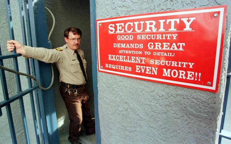 <a><img class="size-large wp-image-1769623" src="https://www.theepochtimes.com/assets/uploads/2015/09/400_inmates_fight_Watchdogs-52029079.jpg" alt="400_inmates_fight_Watchdogs" width="590" height="367"/></a>