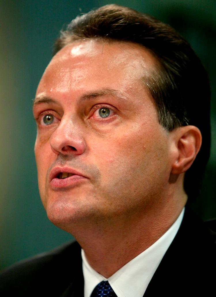 <a><img class="wp-image-1775496" title="Global Crossing CEO John Legere testifies before t" src="https://www.theepochtimes.com/assets/uploads/2015/09/51681918ee.jpg" alt="" width="328"/></a>