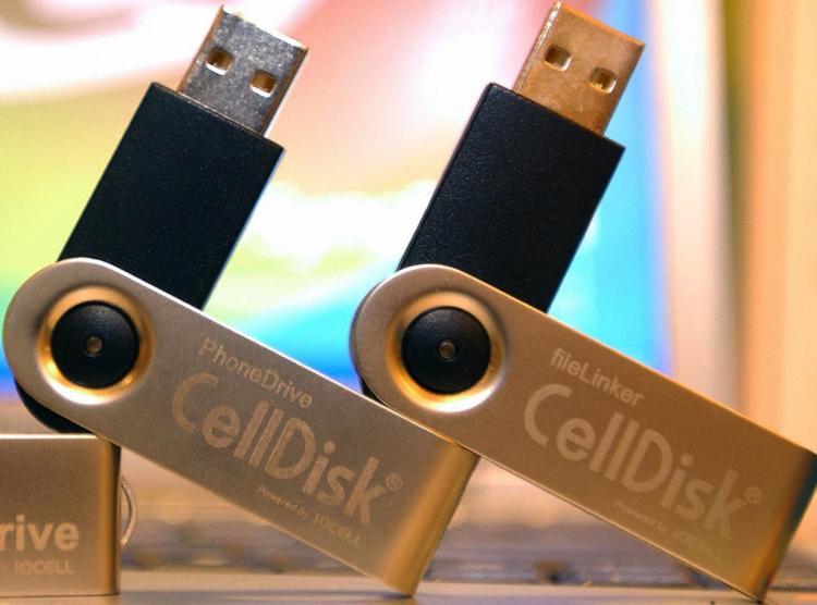 <a><img src="https://www.theepochtimes.com/assets/uploads/2015/09/55297609.jpg" alt="A previously classified cyberattack on a US military laptop was launched from an infected flash drive containing malicious code. As a result the military and some U.S. government branches have since banned the use of USB drives. (Jung Yeon-Je/Getty Images)" title="A previously classified cyberattack on a US military laptop was launched from an infected flash drive containing malicious code. As a result the military and some U.S. government branches have since banned the use of USB drives. (Jung Yeon-Je/Getty Images)" width="320" class="size-medium wp-image-1815321"/></a>