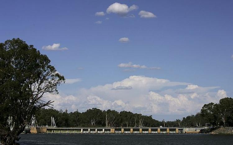 <a><img class="size-full wp-image-1786423" title="A lock and weir in the Murray-Darling helps to provide navigation as well as pool level to facilitate pumping for irrigation and water supply to farmers. (Robert Cianflone/Getty Images)" src="https://www.theepochtimes.com/assets/uploads/2015/09/73381205.jpg" alt="" width="750" height="467"/></a>
