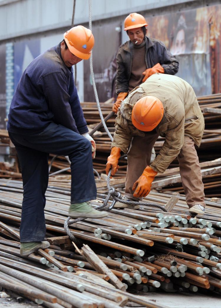 <a><img src="https://www.theepochtimes.com/assets/uploads/2015/09/79060293.jpg" alt="Construction workers prepare steel reinforcing rods at a building site in Shanghai, 2008. (Mark Ralston/AFP/Getty Images)" title="Construction workers prepare steel reinforcing rods at a building site in Shanghai, 2008. (Mark Ralston/AFP/Getty Images)" width="320" class="size-medium wp-image-1827401"/></a>