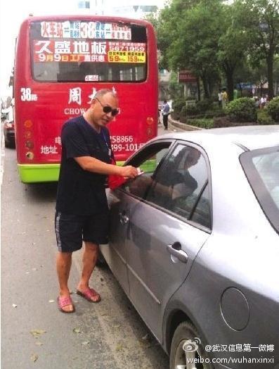 <a><img class="size-medium wp-image-1782984" title="Shaoyang Chengguan" src="https://www.theepochtimes.com/assets/uploads/2015/09/7ed2e98ajw1dw5sk7zuj7j.jpeg" alt="" width="323" height="350"/></a>