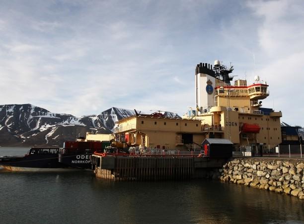 <a><img class="size-large wp-image-1775350" src="https://www.theepochtimes.com/assets/uploads/2015/09/816612011.jpg" alt="The Icebreaker Oden prepares to head out to sea on June 21, 2008 in Longyearbyen, a town on the Svalbard islands. (Chiis Jackson/Getty Images)" width="590" height="433"/></a>