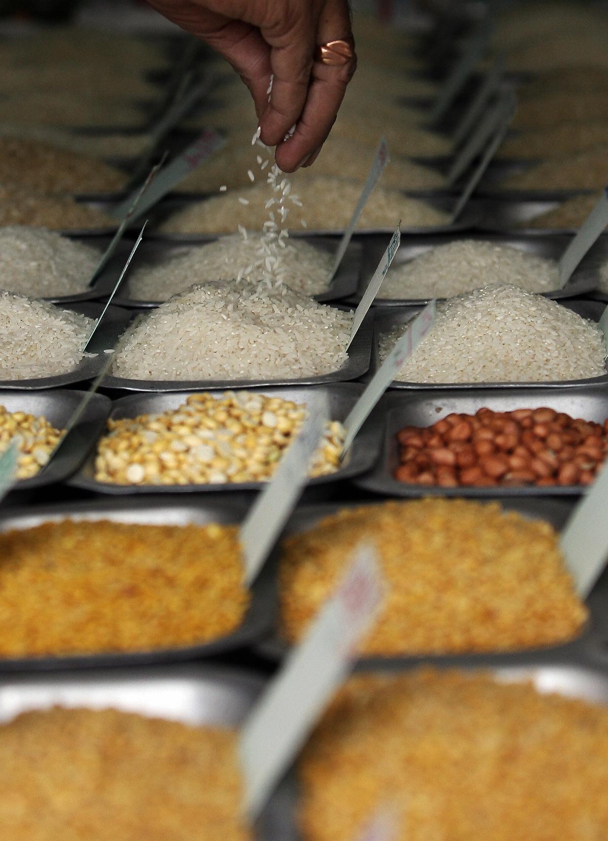 <a><img src="https://www.theepochtimes.com/assets/uploads/2015/09/81900140.jpg" alt=" (DIBYANGSHU SARKAR/AFP/Getty Images)" title=" (DIBYANGSHU SARKAR/AFP/Getty Images)" width="320" class="size-medium wp-image-1833849"/></a>