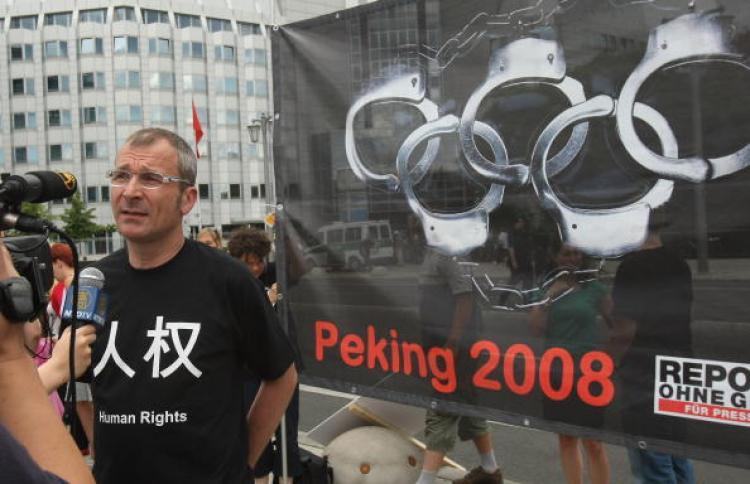 <a><img src="https://www.theepochtimes.com/assets/uploads/2015/09/82214172.jpg" alt="Volker Beck, German Greens Party spokesman on human rights, speaks to the media while joining protesters from Reporters Without Borders demonstrating against restrictions on journalists in China outside the Chinese embassy on August 8, 2008 in Berlin, Ger (Sean Gallup/Getty Images)" title="Volker Beck, German Greens Party spokesman on human rights, speaks to the media while joining protesters from Reporters Without Borders demonstrating against restrictions on journalists in China outside the Chinese embassy on August 8, 2008 in Berlin, Ger (Sean Gallup/Getty Images)" width="320" class="size-medium wp-image-1834438"/></a>
