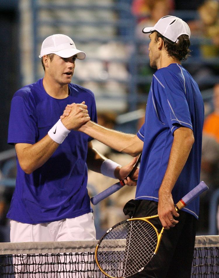 <a><img src="https://www.theepochtimes.com/assets/uploads/2015/09/82471048.jpg" alt="John Isner (left) congratulates his taller opponent Ivo Karlovic after a hard-fought match. (Elsa/Getty Images)" title="John Isner (left) congratulates his taller opponent Ivo Karlovic after a hard-fought match. (Elsa/Getty Images)" width="320" class="size-medium wp-image-1834354"/></a>