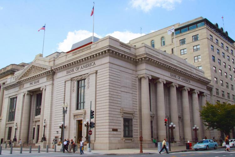 <a><img src="https://www.theepochtimes.com/assets/uploads/2015/09/82879864.jpg" alt="The Bank of America and PNC bank building in Washington,DC. (KAREN BLEIER/AFP/Getty Images)" title="The Bank of America and PNC bank building in Washington,DC. (KAREN BLEIER/AFP/Getty Images)" width="320" class="size-medium wp-image-1833217"/></a>