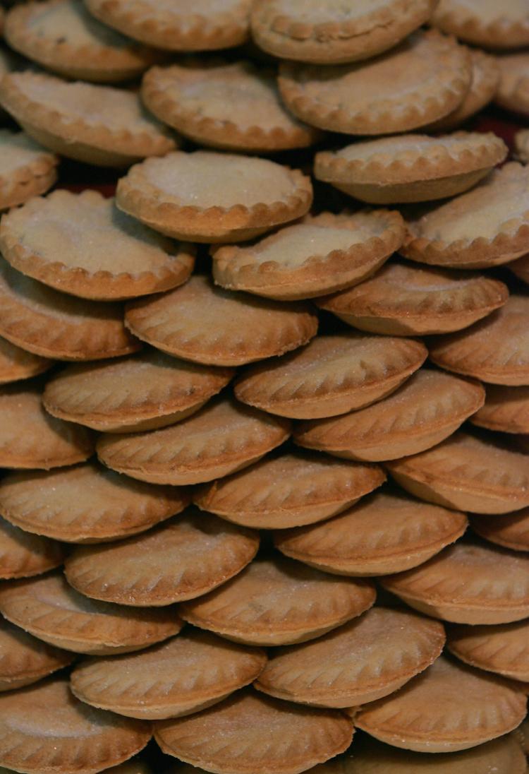 <a><img src="https://www.theepochtimes.com/assets/uploads/2015/09/83735806.jpg" alt="Mince pies are stacked up at the annual mince pie eating contest, in Wookey Hole, near Wells, England. (Matt Cardy/Getty Images)" title="Mince pies are stacked up at the annual mince pie eating contest, in Wookey Hole, near Wells, England. (Matt Cardy/Getty Images)" width="320" class="size-medium wp-image-1811319"/></a>