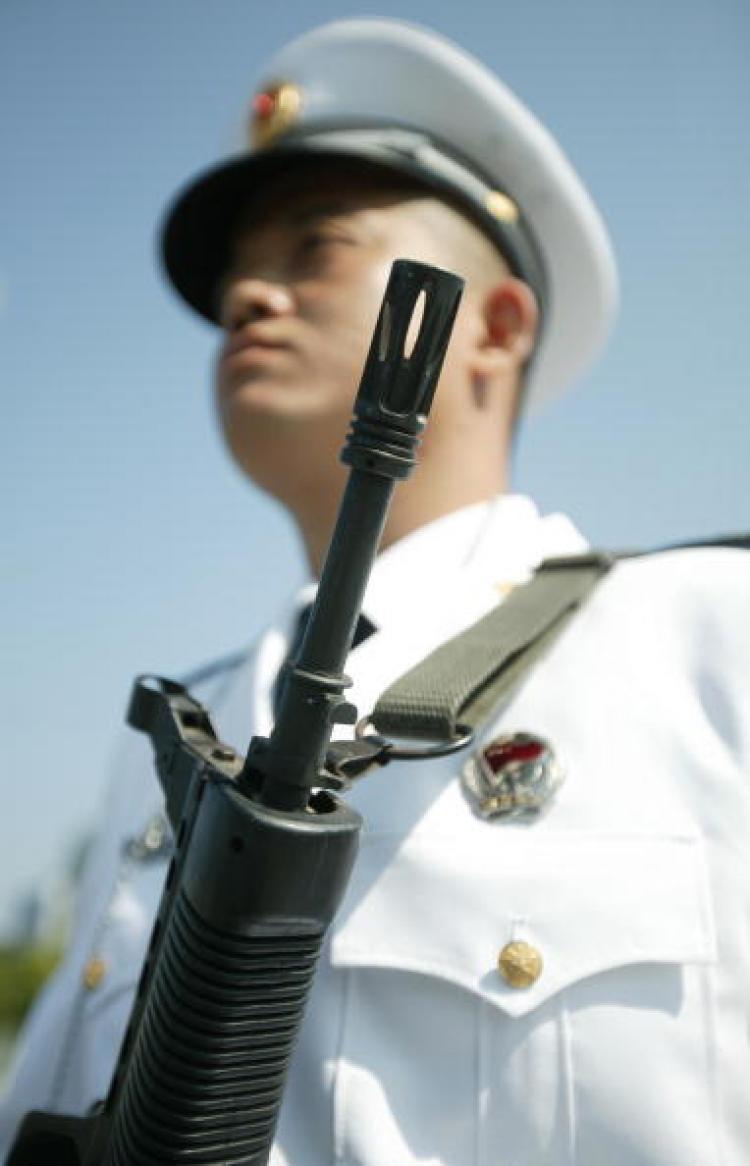 <a><img src="https://www.theepochtimes.com/assets/uploads/2015/09/83814176-2.jpg" alt="It rarely happens that military personnel are attacked and robbed of their weapon. Xinhua has deleted websites with relevant information. (Alex Hofford/AFP/Getty Images)" title="It rarely happens that military personnel are attacked and robbed of their weapon. Xinhua has deleted websites with relevant information. (Alex Hofford/AFP/Getty Images)" width="320" class="size-medium wp-image-1829463"/></a>