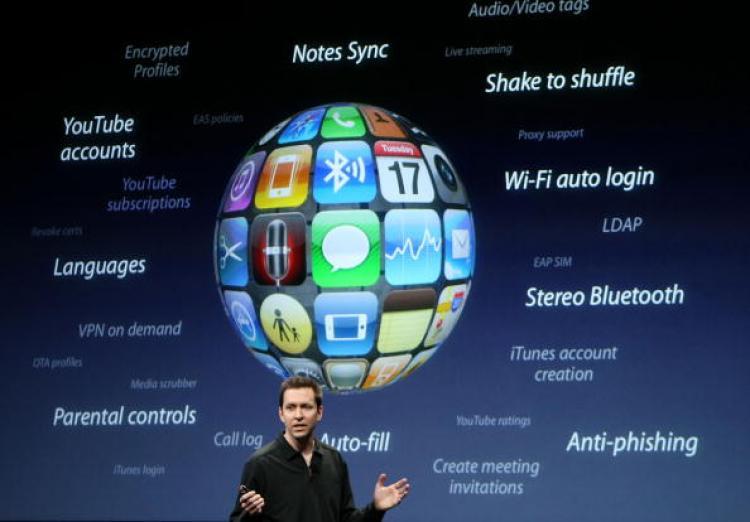 <a><img src="https://www.theepochtimes.com/assets/uploads/2015/09/85466099.jpg" alt="Apple announces the new iPhone OS 3.0 software for the iPhone 3G, in 2009, in California. (Justin Sullivan/Getty Images)" title="Apple announces the new iPhone OS 3.0 software for the iPhone 3G, in 2009, in California. (Justin Sullivan/Getty Images)" width="320" class="size-medium wp-image-1812141"/></a>