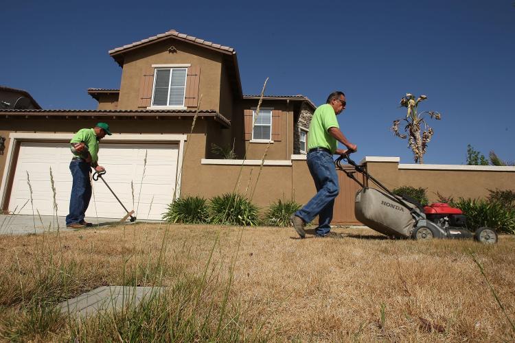 <a><img src="https://www.theepochtimes.com/assets/uploads/2015/09/87365568.jpg" alt="Insta-Green USA owner Dave Milligan (R) and Bruce Cooney trim dead grass and weeds before dying the lawn green of a foreclosed home to blend with the green lawns of the rest of the neighborhood May 15, in Perris, California. (David McNew/Getty Images )" title="Insta-Green USA owner Dave Milligan (R) and Bruce Cooney trim dead grass and weeds before dying the lawn green of a foreclosed home to blend with the green lawns of the rest of the neighborhood May 15, in Perris, California. (David McNew/Getty Images )" width="320" class="size-medium wp-image-1828231"/></a>