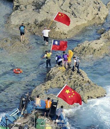 <a><img class="size-medium wp-image-1783332" title="Activists on Senkaku Islands" src="https://www.theepochtimes.com/assets/uploads/2015/09/8b6129f9jw1dvxor5xjchj.jpeg" alt="" width="296" height="350"/></a>