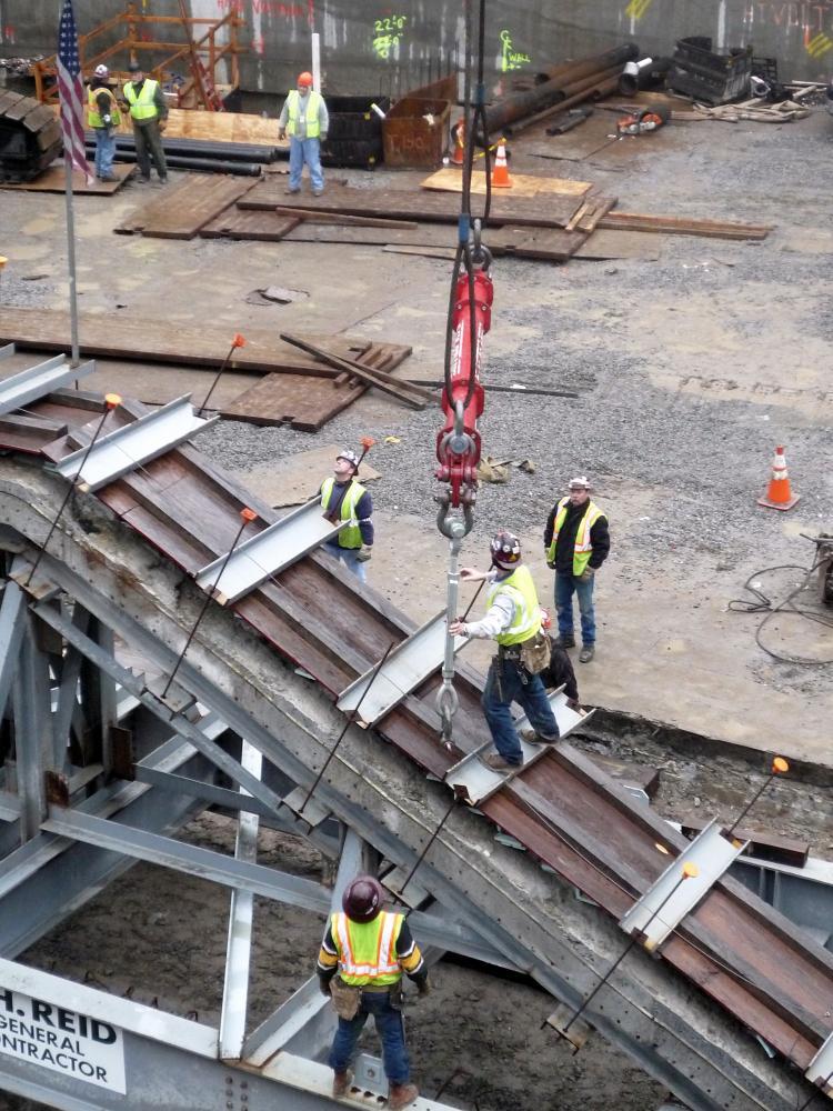 <a><img src="https://www.theepochtimes.com/assets/uploads/2015/09/911b.jpg" alt="Crews lifted a historical set of stairs up and out of its temporary storage at the World Trade Center site on Thursday. The stairs allowed many to escape the collapsing towers on 9/11. (Christine Lin/The Epoch Times)" title="Crews lifted a historical set of stairs up and out of its temporary storage at the World Trade Center site on Thursday. The stairs allowed many to escape the collapsing towers on 9/11. (Christine Lin/The Epoch Times)" width="320" class="size-medium wp-image-1832432"/></a>