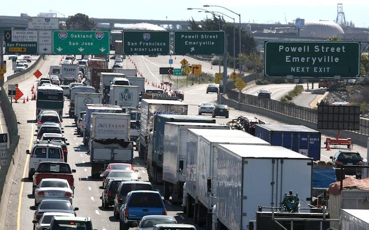 <a><img class="size-large wp-image-1770558" title="Traffic backs up on westbound Interstate 80 as safety cones block the entrance to the the San Francisco Bay Bridge in Emeryville, California, on Oct. 28, 2009. According to a recent report, San Francisco-Oakland is in one of the three most congested metropolitan areas in the country. (Justin Sullivan/Getty Images)" src="https://www.theepochtimes.com/assets/uploads/2015/09/92427750.jpg" alt="Traffic backs up on westbound Interstate 80 as safety cones block the entrance to the the San Francisco Bay Bridge in Emeryville, California, on Oct. 28, 2009. According to a recent report, San Francisco-Oakland is in one of the three most congested metropolitan areas in the country. (Justin Sullivan/Getty Images)" width="590" height="367"/></a>