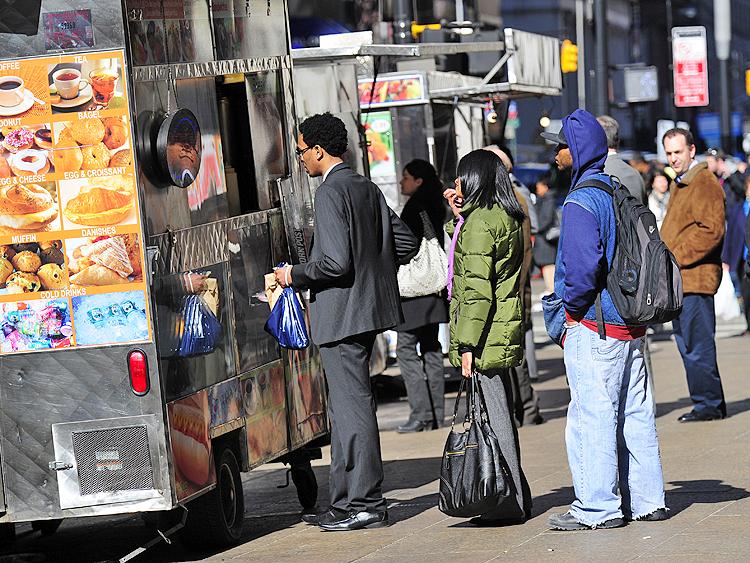 <a><img class="size-medium wp-image-1795026" title="People stand in line to buy lunch from a" src="https://www.theepochtimes.com/assets/uploads/2015/09/97580163NYC_vendor.jpg" alt="" width="350" height="262"/></a>