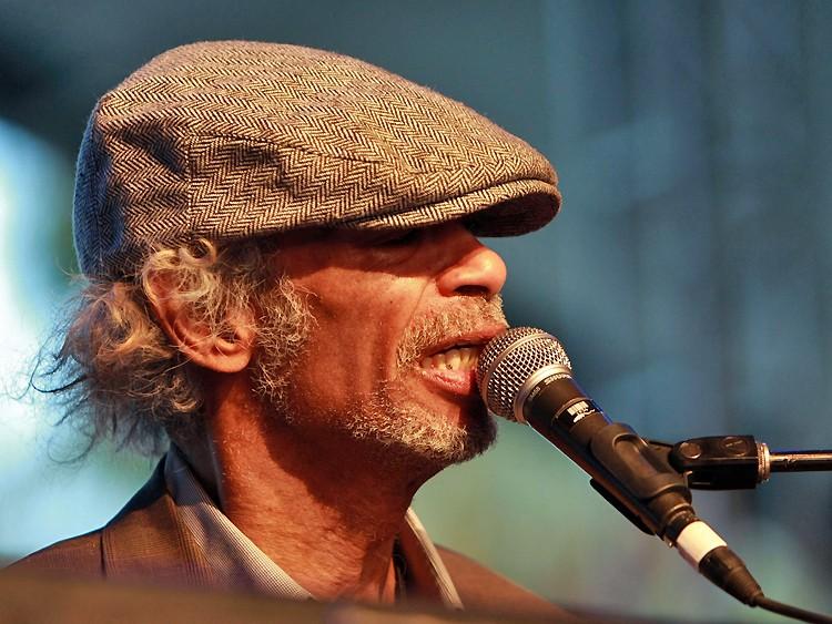 <a><img src="https://www.theepochtimes.com/assets/uploads/2015/09/98507565.jpg" alt="SANG THE TRUTH: Musician and poet Gil Scott-Heron died last week at age 62. In this file photo he performs during the Coachella Valley Music & Arts Festival 2010 held at the Empire Polo Club on April 16, 2010, in Indio, Calif. (Anna Webber/Getty Images)" title="SANG THE TRUTH: Musician and poet Gil Scott-Heron died last week at age 62. In this file photo he performs during the Coachella Valley Music & Arts Festival 2010 held at the Empire Polo Club on April 16, 2010, in Indio, Calif. (Anna Webber/Getty Images)" width="320" class="size-medium wp-image-1803336"/></a>