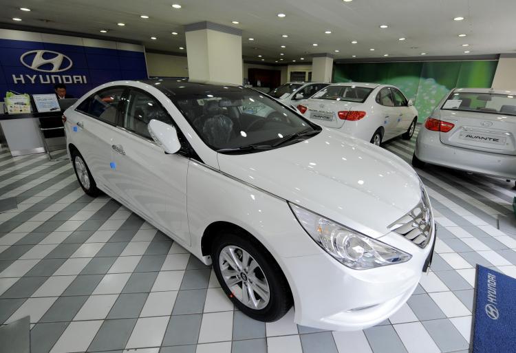 <a><img src="https://www.theepochtimes.com/assets/uploads/2015/09/98600524.jpg" alt="HYUNDAI RECALL: Hyundai Motor's sedan Sonata model is on display at its branch in Seoul on April 22. Sonata is part of a major Hyundai recall in the United States. (Jung Yeon-Je/Getty Images)" title="HYUNDAI RECALL: Hyundai Motor's sedan Sonata model is on display at its branch in Seoul on April 22. Sonata is part of a major Hyundai recall in the United States. (Jung Yeon-Je/Getty Images)" width="320" class="size-medium wp-image-1814280"/></a>