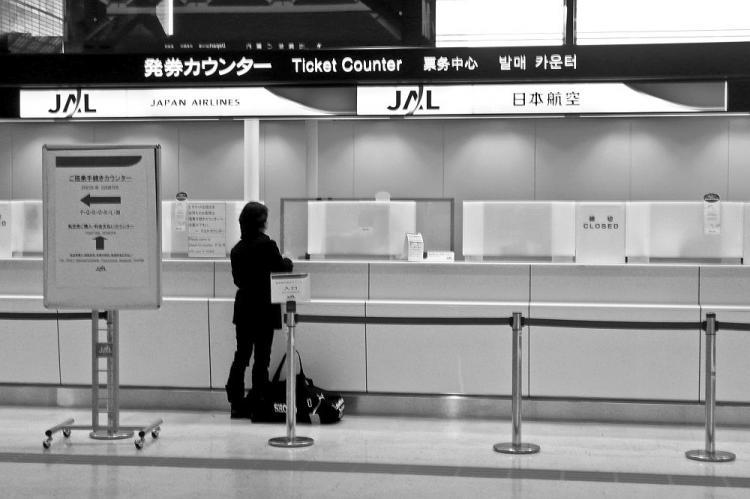 <a><img src="https://www.theepochtimes.com/assets/uploads/2015/09/AIRJAPAN2.jpg" alt="Japan Airlines and their subsidiaries will cut at least 30 percent of their workforce. (Cindy Drukier/The Epoch Times )" title="Japan Airlines and their subsidiaries will cut at least 30 percent of their workforce. (Cindy Drukier/The Epoch Times )" width="320" class="size-medium wp-image-1823971"/></a>