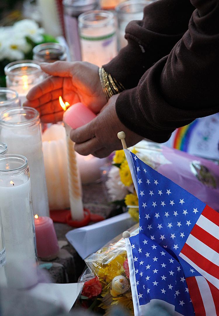 <a><img src="https://www.theepochtimes.com/assets/uploads/2015/09/AZShooting107950111.jpg" alt="REMEMBERED: A woman lights a candle at a makeshift memorial near the district office of U.S. Rep. Gabrielle Giffords (D-Ariz.), a day after a gunman allegedly opened fire during a public event titled Congress on your Corner outside a grocery store in Tucson, Ariz. (Kevin C. Cox/Getty Images)" title="REMEMBERED: A woman lights a candle at a makeshift memorial near the district office of U.S. Rep. Gabrielle Giffords (D-Ariz.), a day after a gunman allegedly opened fire during a public event titled Congress on your Corner outside a grocery store in Tucson, Ariz. (Kevin C. Cox/Getty Images)" width="320" class="size-medium wp-image-1809779"/></a>