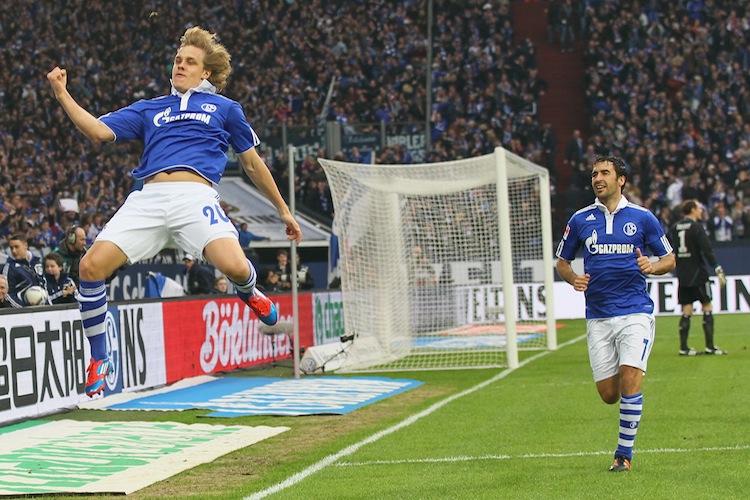 <a><img class="size-large wp-image-1790655" title="FC Schalke 04 v Hamburger SV - Bundesliga" src="https://www.theepochtimes.com/assets/uploads/2015/09/Airborne141138393.jpg" alt="FC Schalke 04 v Hamburger SV - Bundesliga" width="590" height="393"/></a>