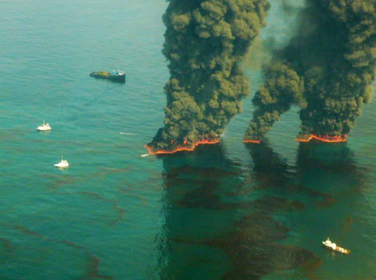 <a><img src="https://www.theepochtimes.com/assets/uploads/2015/09/BPoil100020844.jpg" alt="Smoke rises from a controlled burn May 19, in the Gulf of Mexico. Environmental Protection Agency (EPA) has ordered BP to use a less toxic chemical oil dispersant to break up the oil in the Gulf. (John Kepsimelis/U.S. Coast Guard via Getty Images)" title="Smoke rises from a controlled burn May 19, in the Gulf of Mexico. Environmental Protection Agency (EPA) has ordered BP to use a less toxic chemical oil dispersant to break up the oil in the Gulf. (John Kepsimelis/U.S. Coast Guard via Getty Images)" width="320" class="size-medium wp-image-1819650"/></a>
