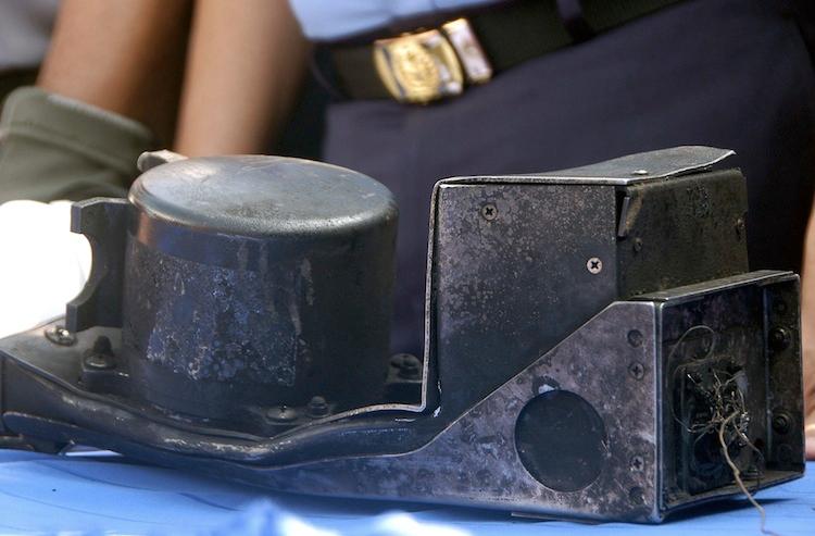 <a><img class="size-large wp-image-1787434" title="The charred cockpit voice recorder of the Russian Sukhoi Superjet 100 is seen on a table during a turnover ceremony to the Indonesian investigating body at the search and rescue base in Cijeruk on May 16. (AFP/AFP/GettyImages)" src="https://www.theepochtimes.com/assets/uploads/2015/09/BlackBox144543918.jpg" alt="" width="590" height="387"/></a>