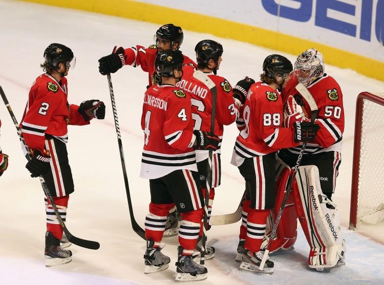 <a><img class="size-full wp-image-1769436" title="Minneosta Wild v Chicago Blackhawks" src="https://www.theepochtimes.com/assets/uploads/2015/09/Blackhawks163185038.jpg" alt="The Chicago Blackhawks congratulate goalie Corey Crawford after beating the Minnesota Wild Tuesday night. (Jonathan Daniel/Getty Images)" width="750" height="557"/></a>