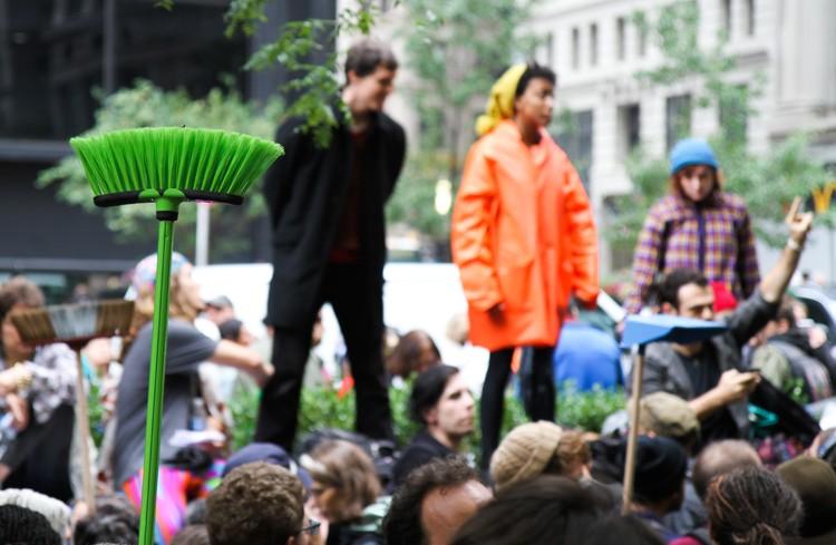 <a><img src="https://www.theepochtimes.com/assets/uploads/2015/09/Broom.jpg" alt="Occupy Wall Street protesters hold up brooms during the afternoon General Assembly before cleanup begins on Thursday in Zucotti Park.(Zack Stieber/The Epoch Times)" title="Occupy Wall Street protesters hold up brooms during the afternoon General Assembly before cleanup begins on Thursday in Zucotti Park.(Zack Stieber/The Epoch Times)" width="575" class="size-medium wp-image-1796452"/></a>