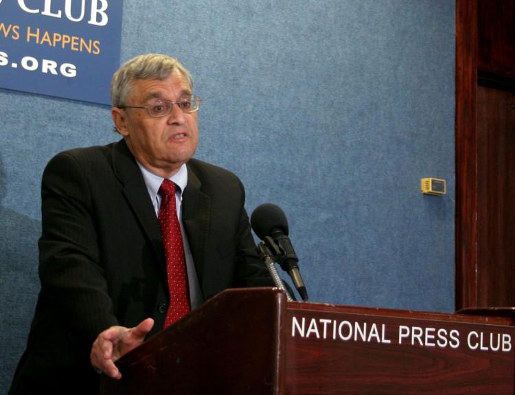 <a><img class="size-large wp-image-1783738" title="Peter A. Brown Speaks on August 1" src="https://www.theepochtimes.com/assets/uploads/2015/09/Brown_8_1_12+005M.jpg" alt="Peter A. Brown" width="590" height="452"/></a>