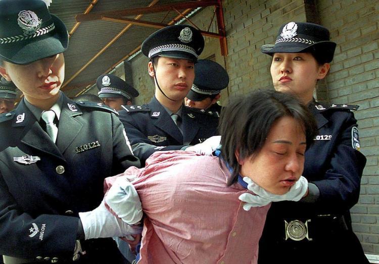 <a><img src="https://www.theepochtimes.com/assets/uploads/2015/09/CHINA-51343166.jpg" alt="A woman prisoner is being taken away for her execution after she was sentenced to death at a sentencing rally in Beijing, China. (AFP/Getty Images)" title="A woman prisoner is being taken away for her execution after she was sentenced to death at a sentencing rally in Beijing, China. (AFP/Getty Images)" width="320" class="size-medium wp-image-1821571"/></a>