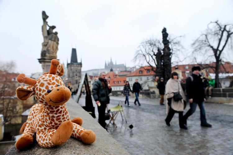 <a><img src="https://www.theepochtimes.com/assets/uploads/2015/09/CZECH.jpg" alt="A toy sightseeing at the Charles Bridge in Prague, Czech (Michal Cizek/AFP/Getty Images)" title="A toy sightseeing at the Charles Bridge in Prague, Czech (Michal Cizek/AFP/Getty Images)" width="320" class="size-medium wp-image-1822650"/></a>