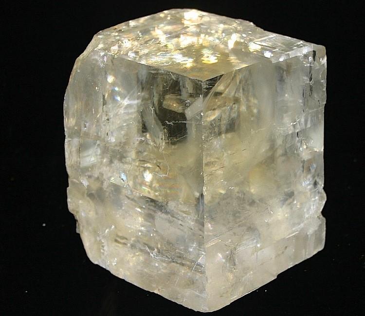 <a><img class="size-medium wp-image-1795398" title="A block of the calcite crystal, Iceland spar. (Reno Chris/Wikimedia Commons)" src="https://www.theepochtimes.com/assets/uploads/2015/09/Calcite,_Iceland_Spar.jpg" alt="A block of the calcite crystal, Iceland spar. (Reno Chris/Wikimedia Commons)" width="320"/></a>