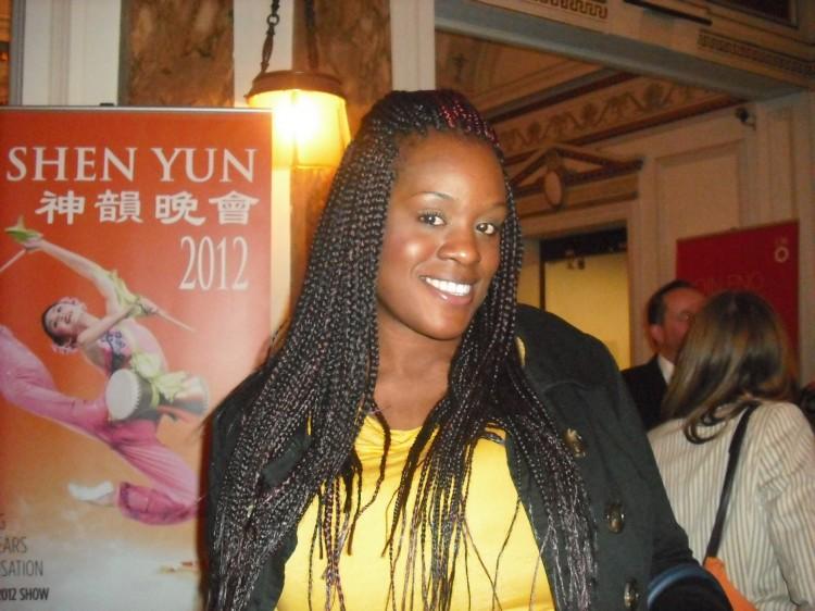 <a><img class="size-medium wp-image-1789181" title="Chin+5+Maria+Adasoye" src="https://www.theepochtimes.com/assets/uploads/2015/09/Chin+5+Maria+Adasoye1.jpg" alt="Teacher and actress Maria Adesioye " width="350" height="262"/></a>