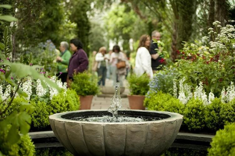 <a><img src="https://www.theepochtimes.com/assets/uploads/2015/09/Conser3vatoryFountain-IVO.jpg" alt="BEAUTIFUL SURROUNDINGS: Visitors to the New York Botanical Garden's Waterlily Concert Series can enjoy a summer evening filled with Spanish-influenced guitar music as well as food and drink on Thursdays, Aug. 4, 11, and 18. (Courtesy of Talisman Brolin)" title="BEAUTIFUL SURROUNDINGS: Visitors to the New York Botanical Garden's Waterlily Concert Series can enjoy a summer evening filled with Spanish-influenced guitar music as well as food and drink on Thursdays, Aug. 4, 11, and 18. (Courtesy of Talisman Brolin)" width="575" class="size-medium wp-image-1800243"/></a>