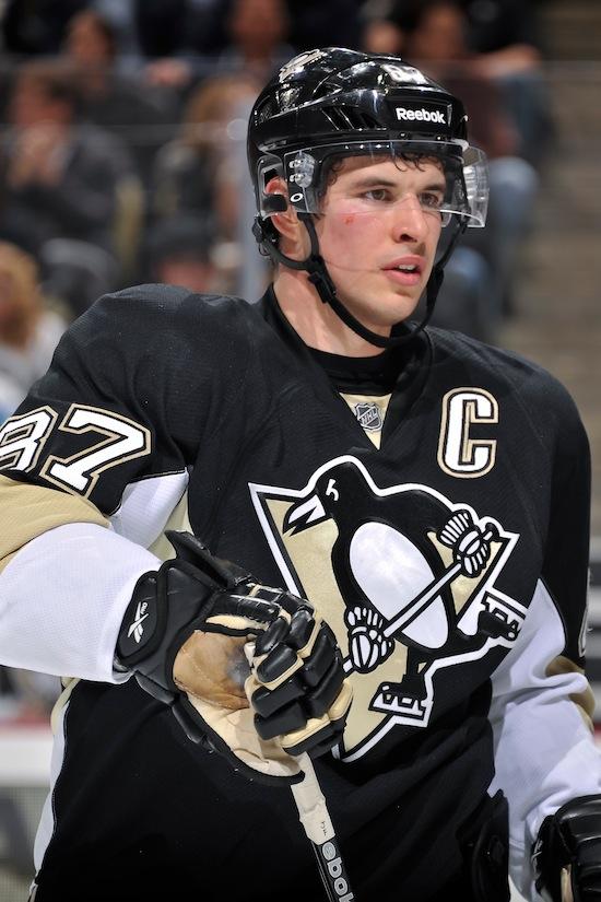 <a><img class="size-large wp-image-1790964" title="Boston Bruins v Pittsburgh Penguins" src="https://www.theepochtimes.com/assets/uploads/2015/09/Crosby135287008.jpg" alt="Boston Bruins v Pittsburgh Penguins" width="236" height="354"/></a>