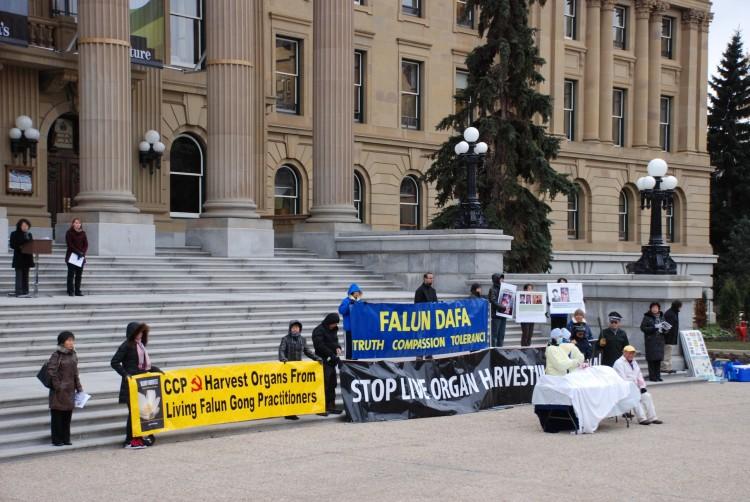 <a><img class="size-large wp-image-1775286" title="Jeanne Mullgrav, Commissioner of the Department of Youth and Community Development, Mayor Michael Bloomberg, and Schools Chancellor Dennis Walcott (L-R) announce the kickoff of citywide summer youth education and employment programs. (Catherine Yang/The Epoch Times)" src="https://www.theepochtimes.com/assets/uploads/2015/09/DSC_0092.jpg" alt="Jeanne Mullgrav, Commissioner of the Department of Youth and Community Development, Mayor Michael Bloomberg, and Schools Chancellor Dennis Walcott (L-R) announce the kickoff of citywide summer youth education and employment programs" width="590" height="394"/></a>