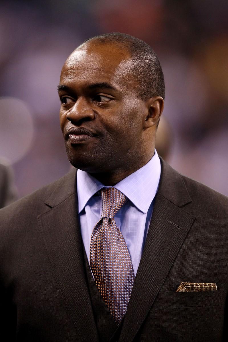 <a><img class="size-medium wp-image-1787101" title="Super Bowl XLVI" src="https://www.theepochtimes.com/assets/uploads/2015/09/DSmith138319478.jpg" alt="" width="233" height="350"/></a>