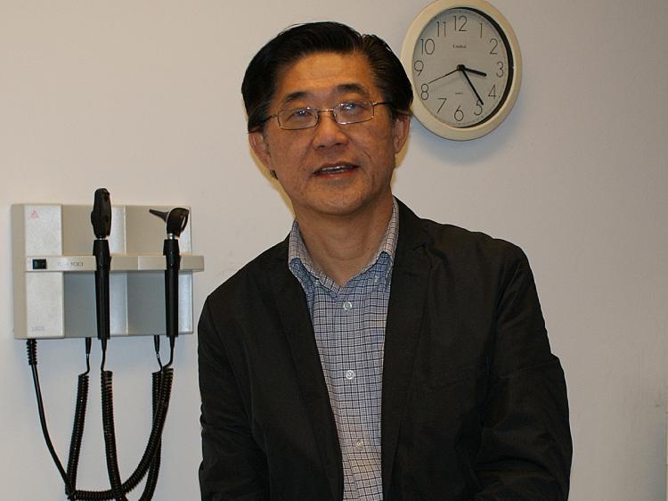 <a><img src="https://www.theepochtimes.com/assets/uploads/2015/09/DrWong2.jpg" alt="Dr. Roland Wong in his Toronto office. (Allen Zhou/The Epoch Times)" title="Dr. Roland Wong in his Toronto office. (Allen Zhou/The Epoch Times)" width="320" class="size-medium wp-image-1824758"/></a>