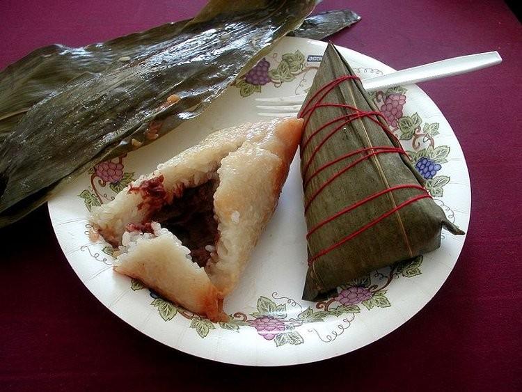 <a><img class="size-medium wp-image-1803174" title="Zonzi is a traditional Chinese food, filled with rice, beans, meat and other things. (Allen Timothy Chang/Wikimedia Commons)" src="https://www.theepochtimes.com/assets/uploads/2015/09/Dragonfestival_Zongzi_2.jpg" alt="Zonzi is a traditional Chinese food, filled with rice, beans, meat and other things. (Allen Timothy Chang/Wikimedia Commons)" width="320"/></a>